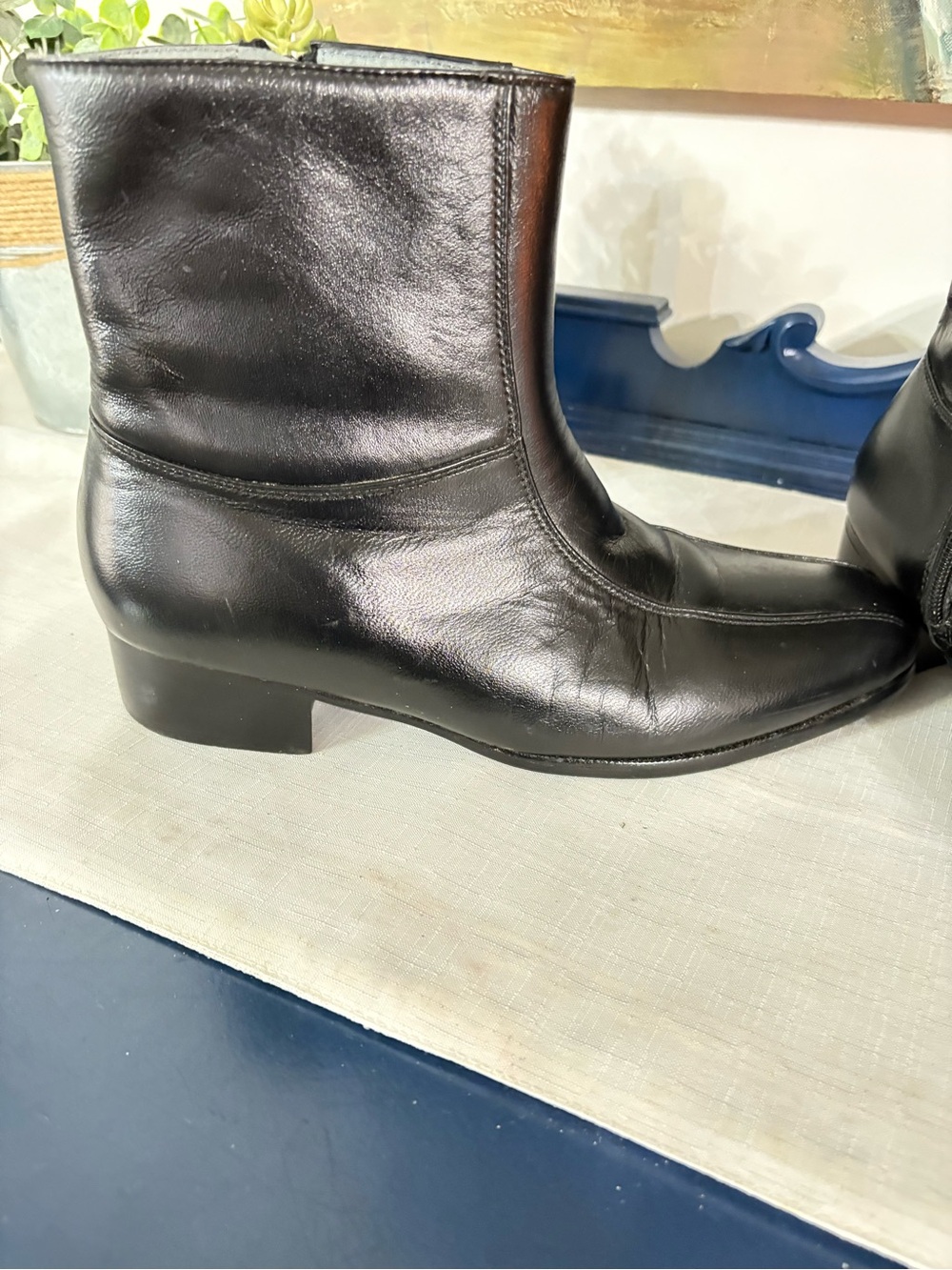 Irvine Park Leather Black Side zip Boots size 8.5 EUC